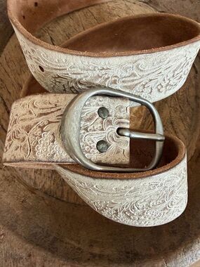 NEW Banana Republic Rustic White Washed Embossed Italian Leather Belt